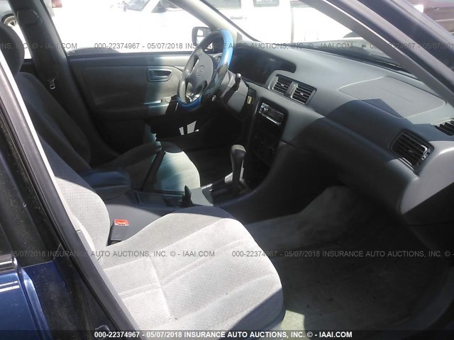 4T1BG22K6YU704265 - 2000 TOYOTA CAMRY CE/LE/XLE 蓝色 照片 5