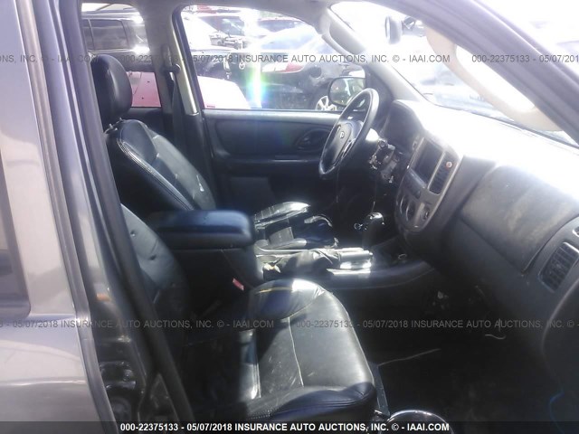 1FMCU94125KA28396 - 2005 FORD ESCAPE LIMITED GRAY photo 5