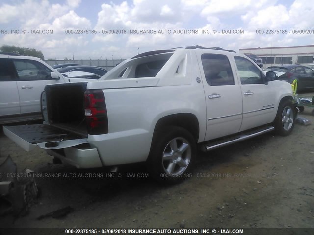 3GNMCGE07DG163098 - 2013 CHEVROLET AVALANCHE LTZ WHITE photo 4