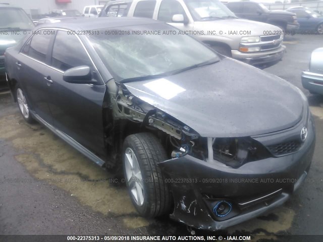 4T1BF1FK4CU145945 - 2012 TOYOTA CAMRY SE/LE/XLE GRAY photo 1