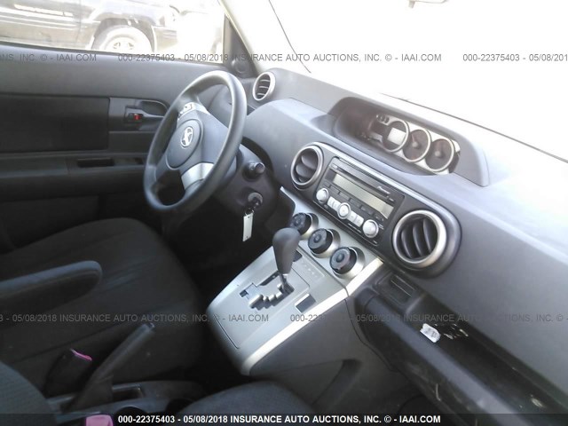 JTLKE50EX91066036 - 2009 TOYOTA SCION XB Silber Foto 5