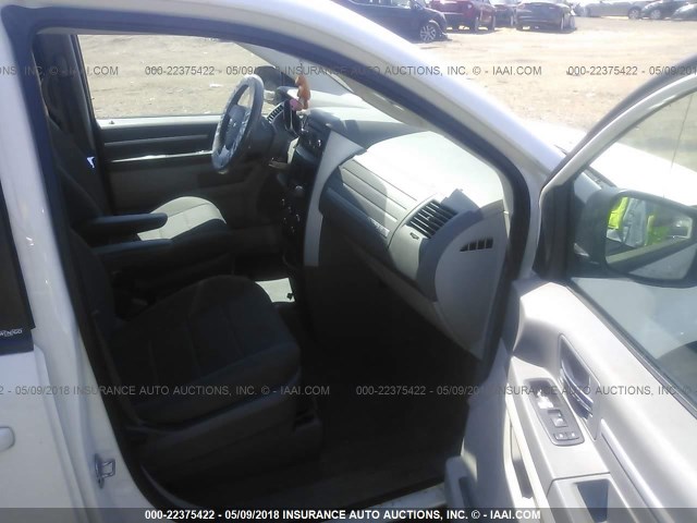 2D8HN44E59R677891 - 2009 DODGE GRAND CARAVAN SE WHITE photo 5