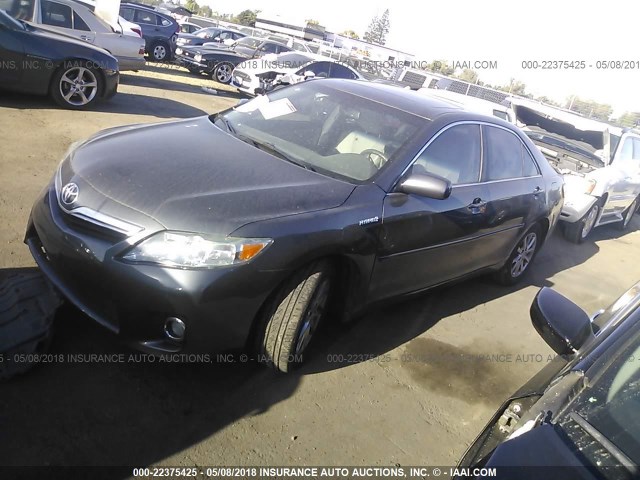 4T1BB3EK7BU139855 - 2011 TOYOTA CAMRY HYBRID GRAY photo 2