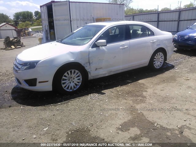 3FADP0L32CR372470 - 2012 FORD FUSION HYBRID WHITE photo 2