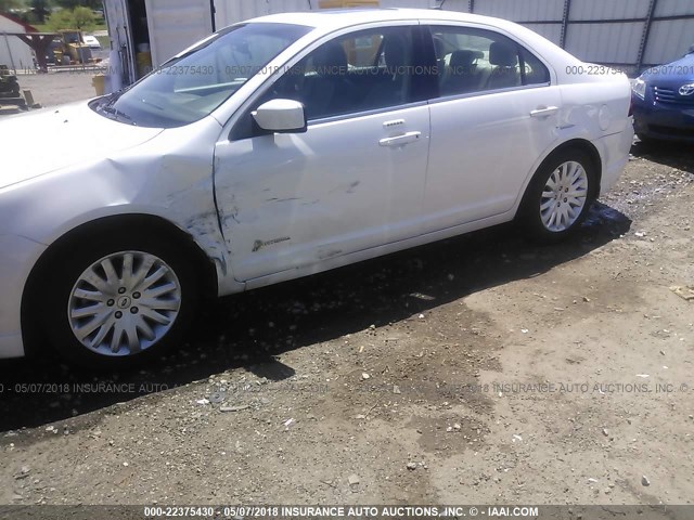 3FADP0L32CR372470 - 2012 FORD FUSION HYBRID WHITE photo 6