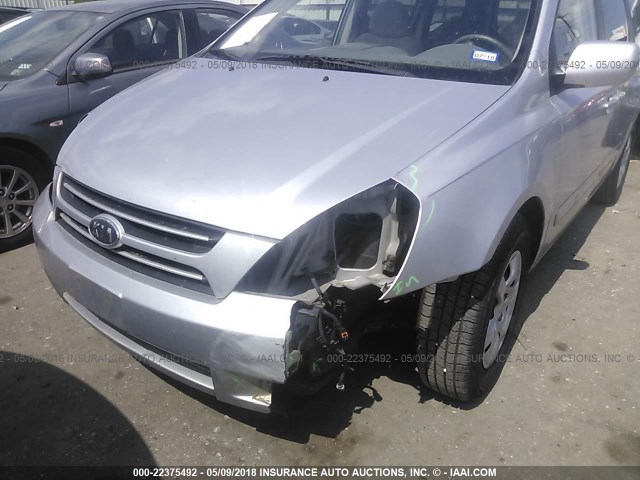 KNDMB233666028534 - 2006 KIA SEDONA EX/LX SILVER photo 6