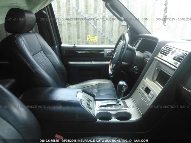 5LMFU28536LJ25665 - 2006 LINCOLN NAVIGATOR 黑色 照片 5