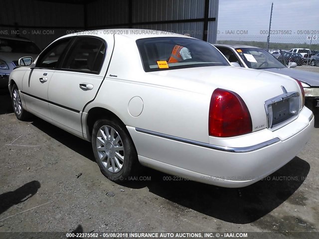 1LNHM81W77Y637838 - 2007 LINCOLN TOWN CAR SIGNATURE WHITE photo 3