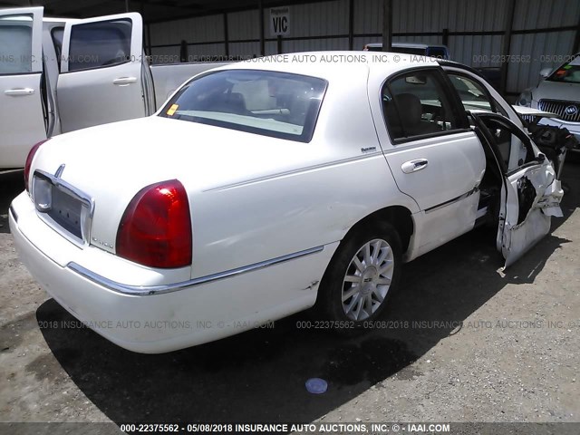 1LNHM81W77Y637838 - 2007 LINCOLN TOWN CAR SIGNATURE WHITE photo 4