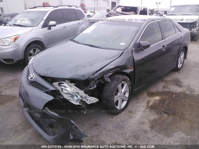 4T1BF1FK9EU307300 - 2014 TOYOTA CAMRY L/SE/LE/XLE 灰色 照片 2