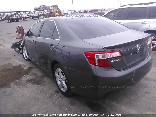 4T1BF1FK9EU307300 - 2014 TOYOTA CAMRY L/SE/LE/XLE 灰色 照片 3