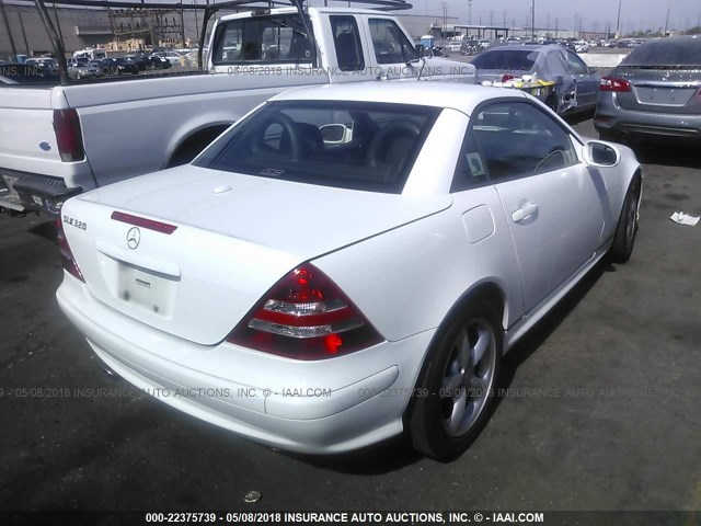 WDBKK65F61F193576 - 2001 MERCEDES-BENZ SLK 320 WHITE photo 4