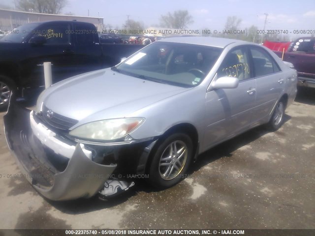 4T1BE32K03U661465 - 2003 TOYOTA CAMRY LE/XLE/SE SILVER photo 2