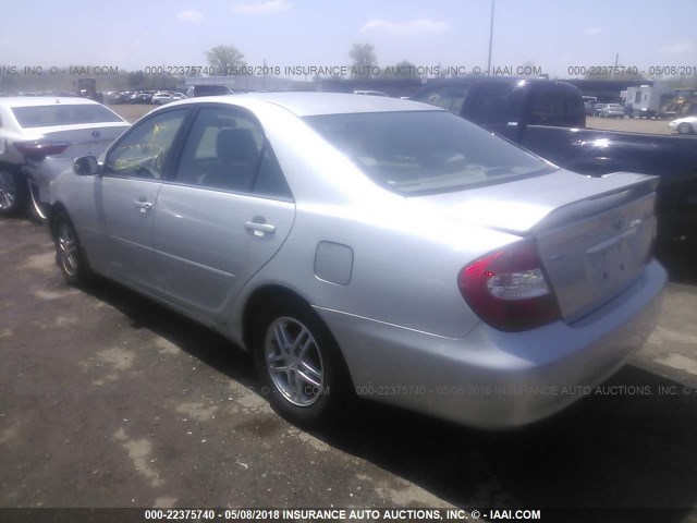 4T1BE32K03U661465 - 2003 TOYOTA CAMRY LE/XLE/SE SILVER photo 3