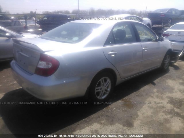 4T1BE32K03U661465 - 2003 TOYOTA CAMRY LE/XLE/SE SILVER photo 4