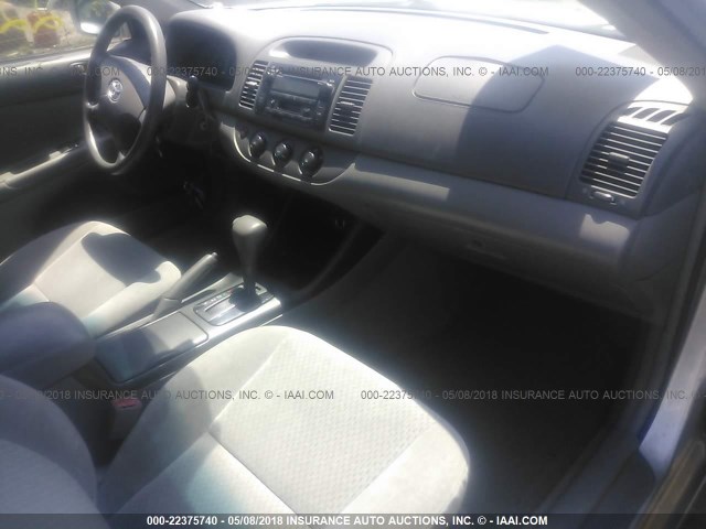 4T1BE32K03U661465 - 2003 TOYOTA CAMRY LE/XLE/SE SILVER photo 5