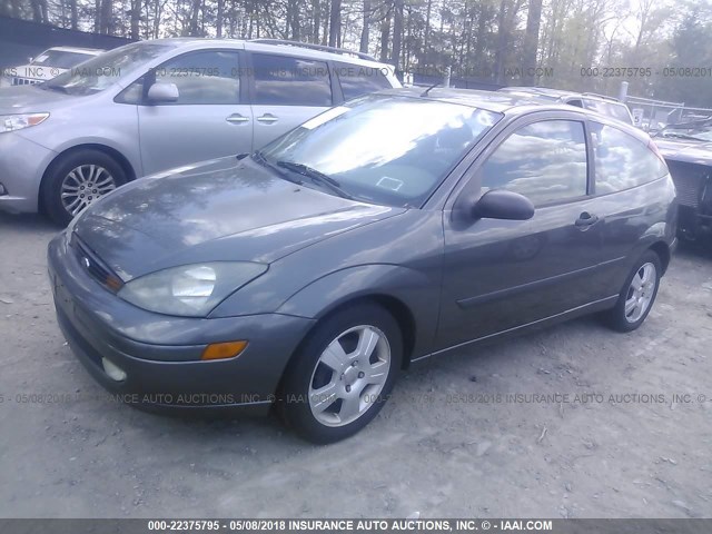 3FAFP31393R121412 - 2003 FORD FOCUS ZX3 GRAY photo 2