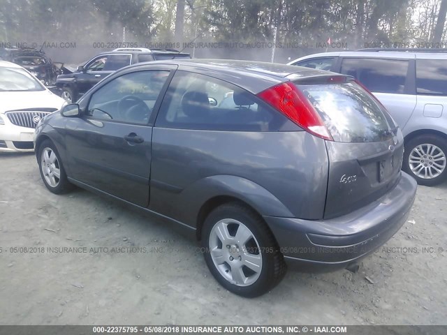 3FAFP31393R121412 - 2003 FORD FOCUS ZX3 GRAY photo 3