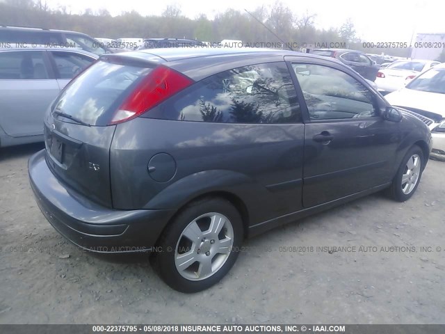 3FAFP31393R121412 - 2003 FORD FOCUS ZX3 GRAY photo 4