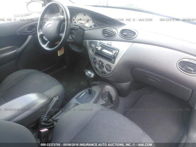 3FAFP31393R121412 - 2003 FORD FOCUS ZX3 GRAY photo 5