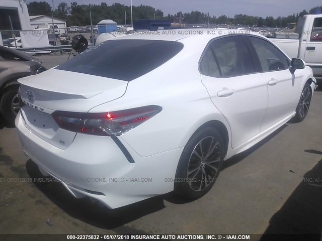 4T1B11HK9JU053559 - 2018 TOYOTA CAMRY L/LE/XLE/SE/XSE WHITE photo 4