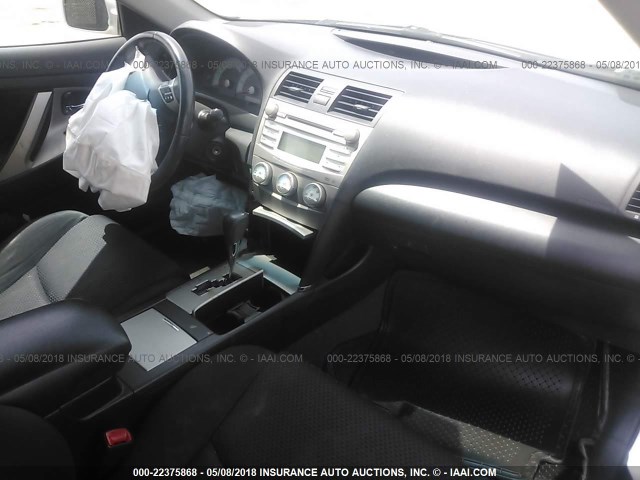 4T1BE46K49U405113 - 2009 TOYOTA CAMRY SE/LE/XLE SILVER photo 5