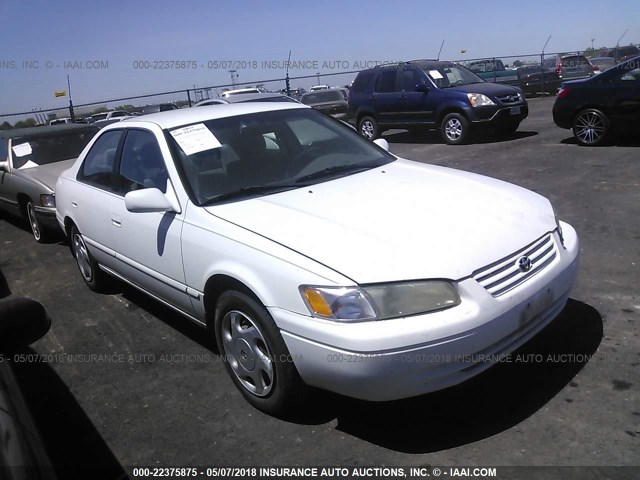 JT2BF22K4V0017045 - 1997 TOYOTA CAMRY LE/XLE WHITE photo 1