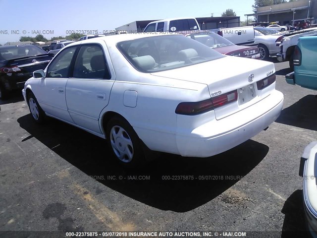 JT2BF22K4V0017045 - 1997 TOYOTA CAMRY LE/XLE WHITE photo 3