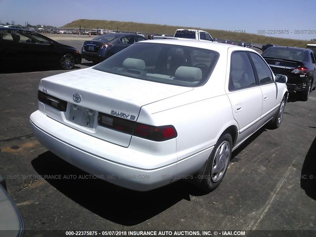 JT2BF22K4V0017045 - 1997 TOYOTA CAMRY LE/XLE WHITE photo 4