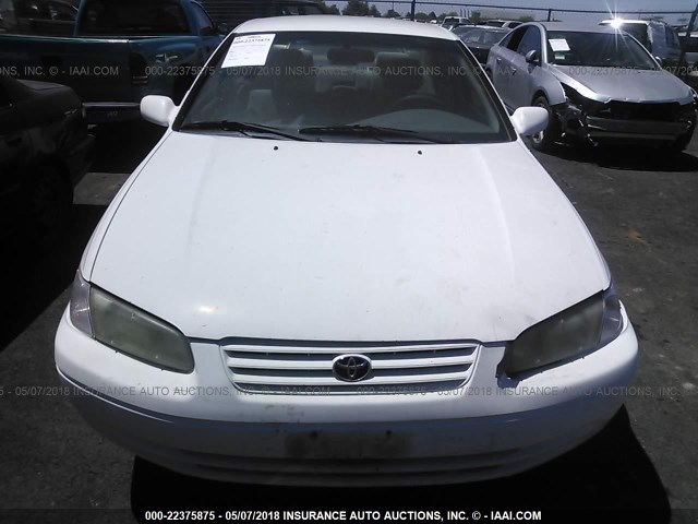 JT2BF22K4V0017045 - 1997 TOYOTA CAMRY LE/XLE WHITE photo 6