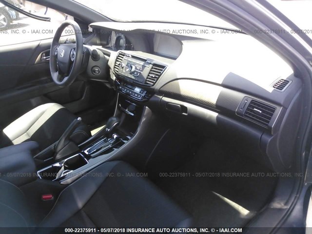 1HGCR2F5XHA239144 - 2017 HONDA ACCORD SPORT 灰色 照片 5