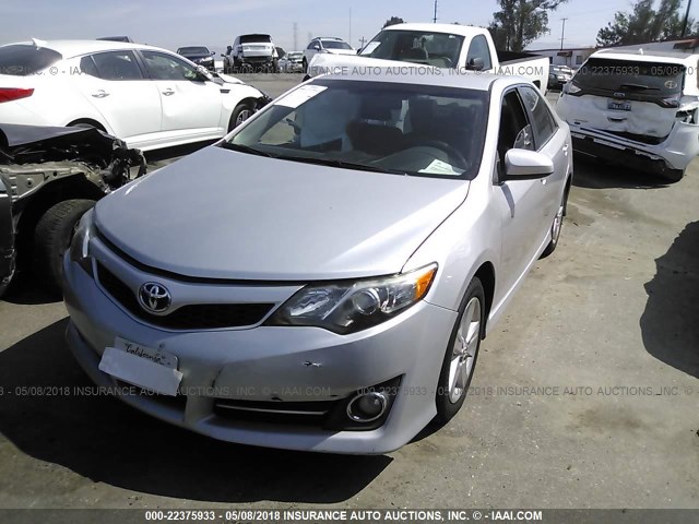 4T1BF1FK1EU391323 - 2014 TOYOTA CAMRY L/SE/LE/XLE SILVER photo 2