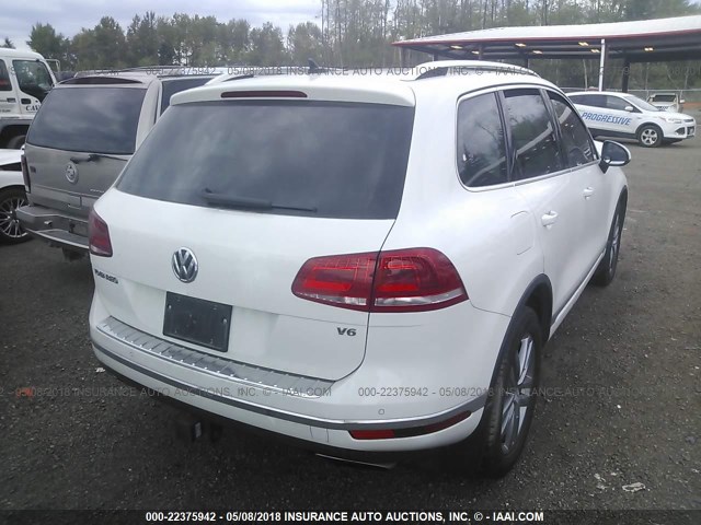 WVGEF9BPXFD007330 - 2015 VOLKSWAGEN TOUAREG V6 WHITE photo 4