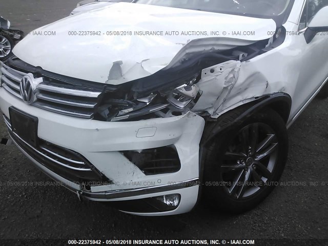 WVGEF9BPXFD007330 - 2015 VOLKSWAGEN TOUAREG V6 WHITE photo 6