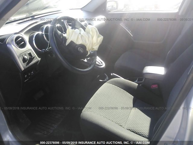 2T1KR32E88C720365 - 2008 TOYOTA COROLLA MATRIX XR SILVER photo 5