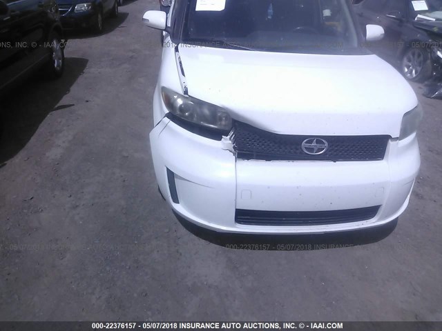 JTLKE50E281052887 - 2008 TOYOTA SCION XB WHITE photo 6