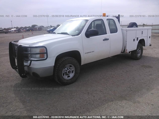 1GDHK29KX8E216803 - 2008 GMC SIERRA K2500 HEAVY DUTY WHITE photo 2