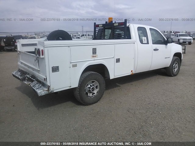 1GDHK29KX8E216803 - 2008 GMC SIERRA K2500 HEAVY DUTY WHITE photo 4