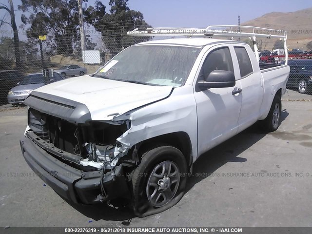 5TFRM5F19FX092394 - 2015 TOYOTA TUNDRA DOUBLE CAB SR/SR5 WHITE photo 2