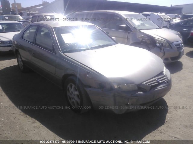 JT2BF22K4X0170835 - 1999 TOYOTA CAMRY LE/XLE Ոսկեգույն լուսանկար 1