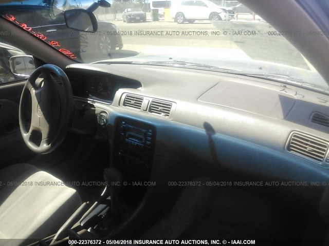 JT2BF22K4X0170835 - 1999 TOYOTA CAMRY LE/XLE Ոսկեգույն լուսանկար 5