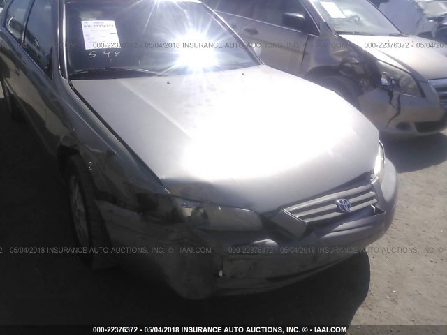 JT2BF22K4X0170835 - 1999 TOYOTA CAMRY LE/XLE Ոսկեգույն լուսանկար 6