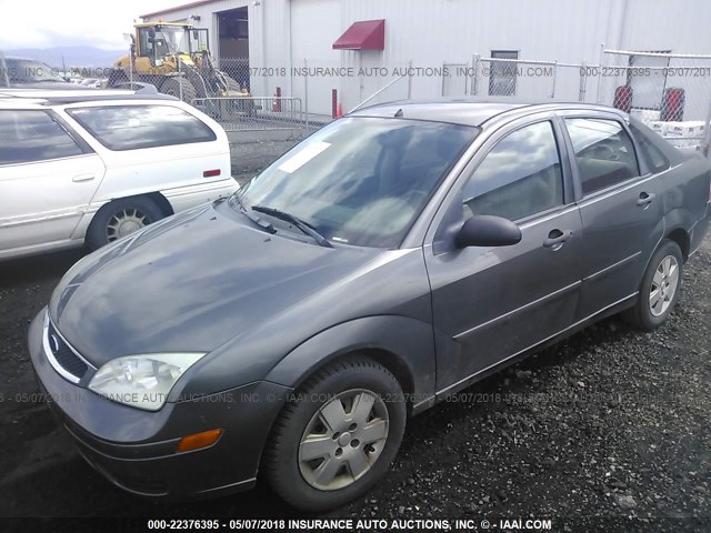 1FAFP34N77W290215 - 2007 FORD FOCUS ZX4/S/SE/SES GRAY photo 2