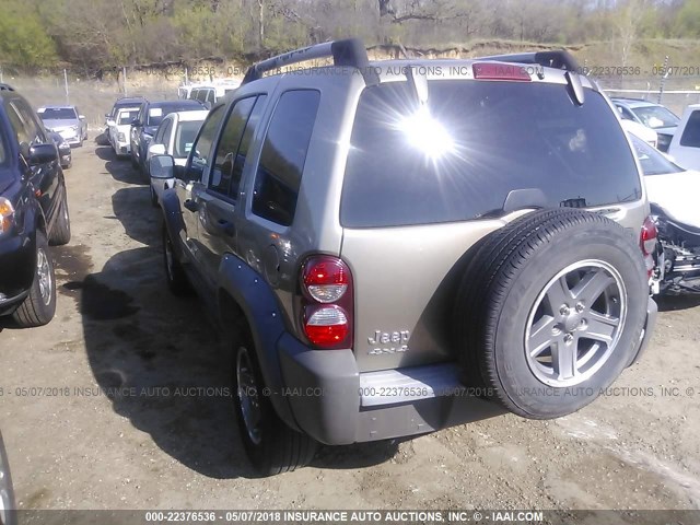 1J4GL38K95W726483 - 2005 JEEP LIBERTY RENEGADE GOLD photo 3