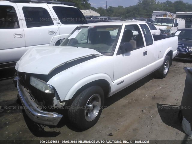 1GCCS19W418213573 - 2001 CHEVROLET S TRUCK S10 WHITE photo 2