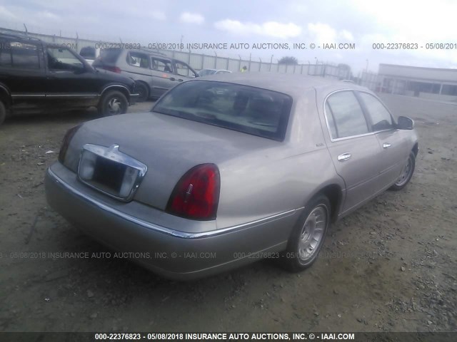 1LNHM81W0XY713819 - 1999 LINCOLN TOWN CAR EXECUTIVE GOLD photo 4