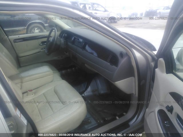 1LNHM81W0XY713819 - 1999 LINCOLN TOWN CAR EXECUTIVE GOLD photo 5