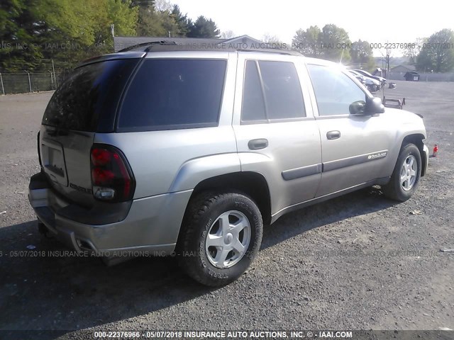 1GNDT13S932337875 - 2003 CHEVROLET TRAILBLAZER  GRAY photo 4