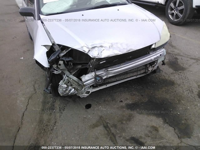 1HGES16365L028867 - 2005 HONDA CIVIC DX VP SILVER photo 6