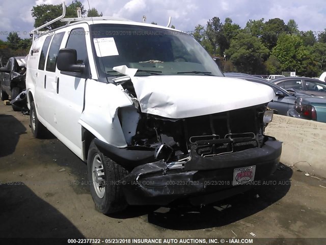 1GCWGFBA6D1133618 - 2013 CHEVROLET EXPRESS G2500  WHITE photo 1